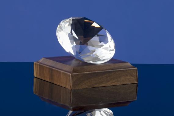 Стела Diamond